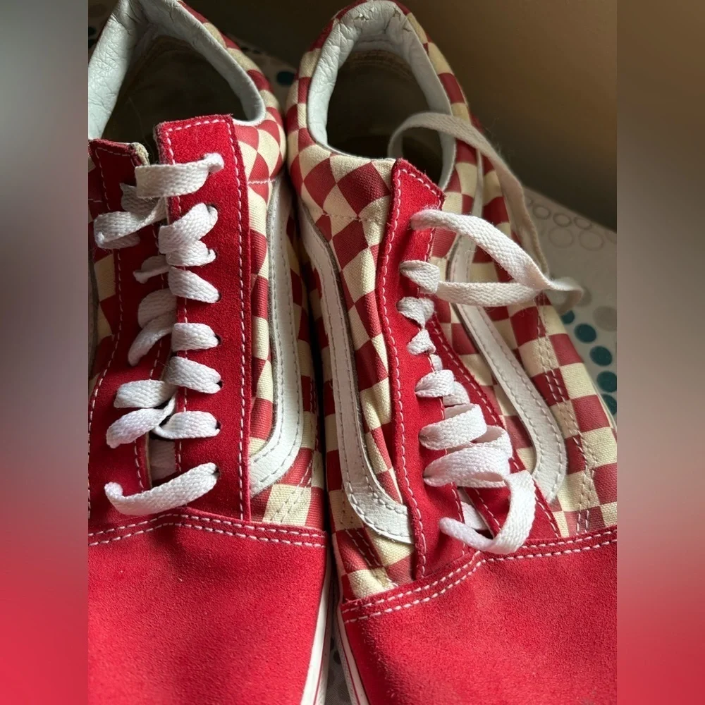 Vans Classic Red & White Checkered  Pre-love, Sneakets Men’s 9/women’s 10.5